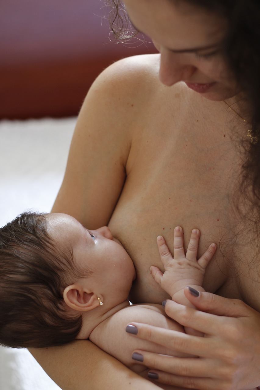 Al momento stai visualizzando I vantaggi dell’allattamento al seno: meno infezioni, allergie e… non solo!