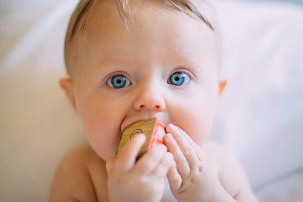 Colore degli occhi dei neonati: a quanti mesi è definitivo?