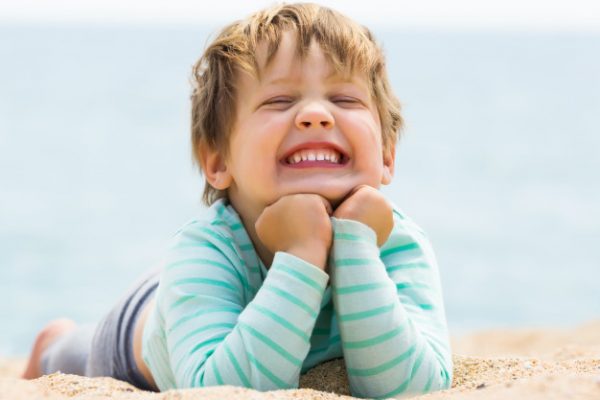 I primi dentini da latte: i sintomi dei bambini | Faro Pediatrico